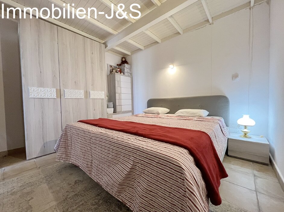 Gemütlicher Bungalow mit schönem Meerblick auf einem Grundstück von 7000 m²