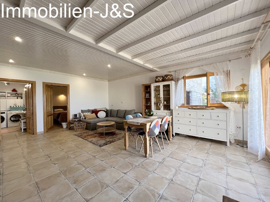 Gemütlicher Bungalow mit schönem Meerblick auf einem Grundstück von 7000 m²