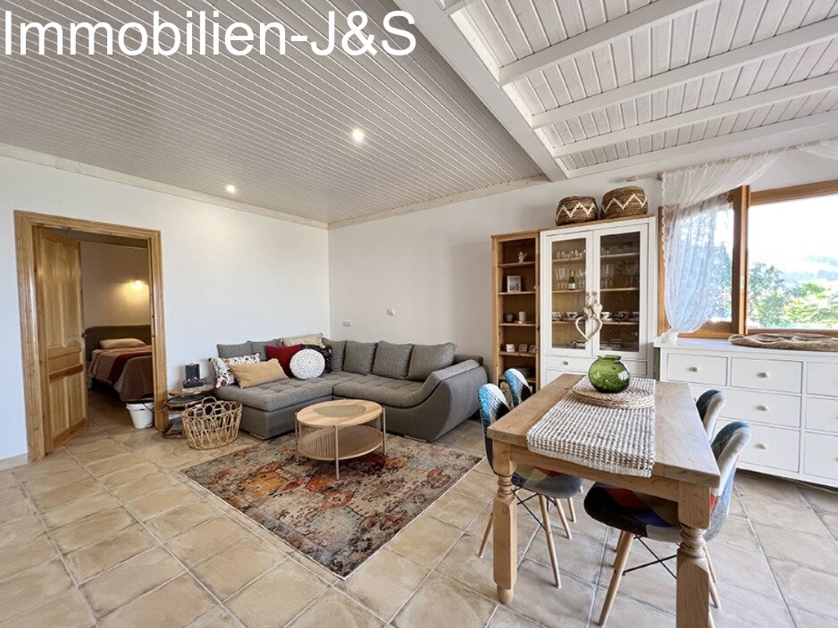 Gemütlicher Bungalow mit schönem Meerblick auf einem Grundstück von 7000 m²