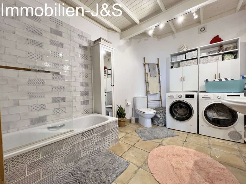 Gemütlicher Bungalow mit schönem Meerblick auf einem Grundstück von 7000 m²