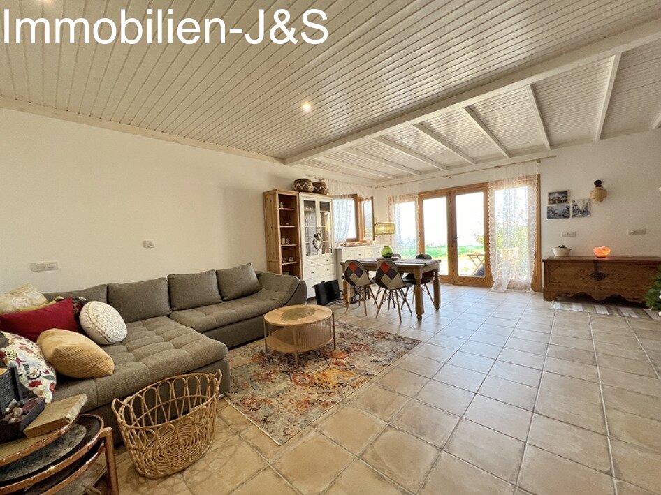 Gemütlicher Bungalow mit schönem Meerblick auf einem Grundstück von 7000 m²