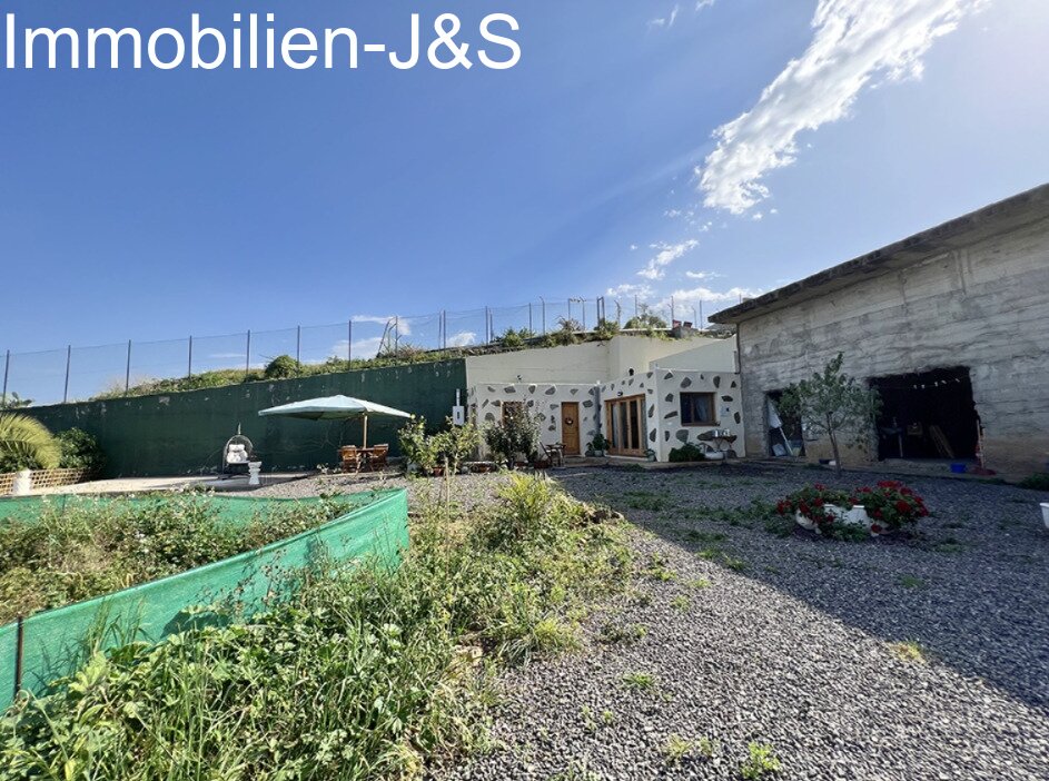Gemütlicher Bungalow mit schönem Meerblick auf einem Grundstück von 7000 m²
