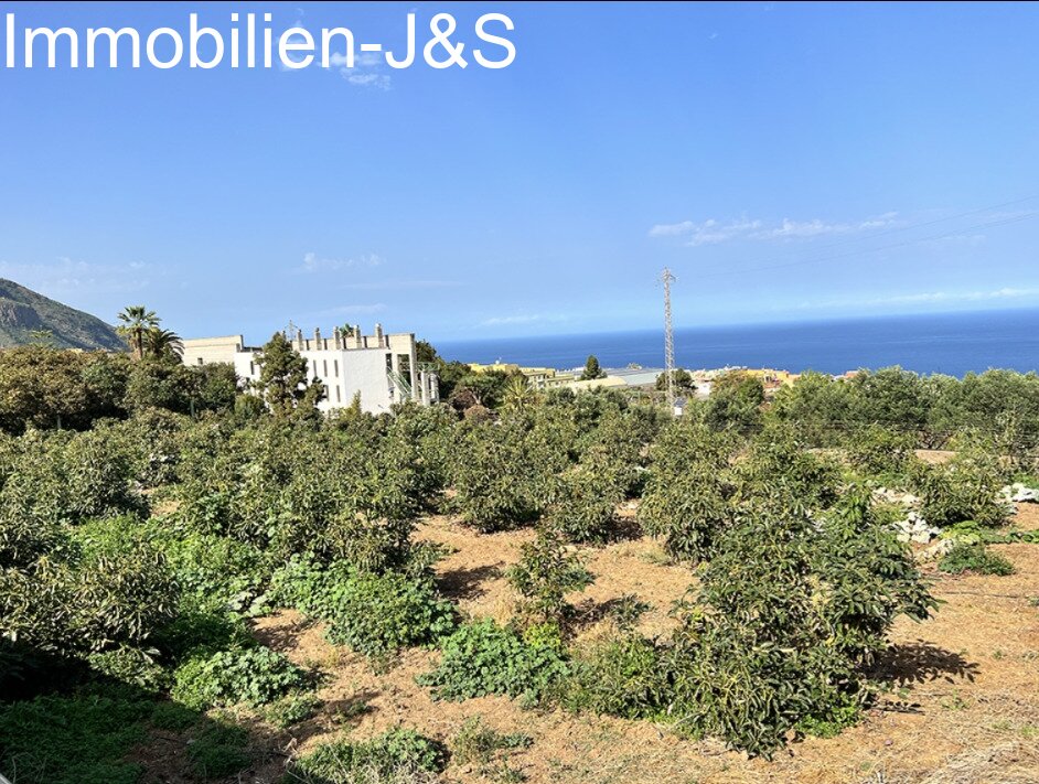 Gemütlicher Bungalow mit schönem Meerblick auf einem Grundstück von 7000 m²