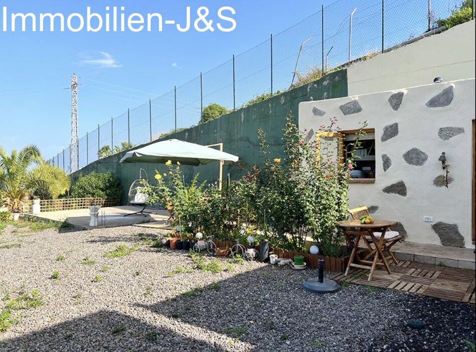 Gemütlicher Bungalow mit schönem Meerblick auf einem Grundstück von 7000 m²