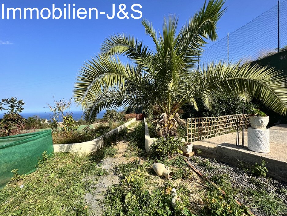 Gemütlicher Bungalow mit schönem Meerblick auf einem Grundstück von 7000 m²