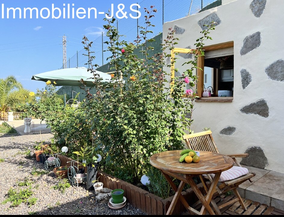 Gemütlicher Bungalow mit schönem Meerblick auf einem Grundstück von 7000 m²