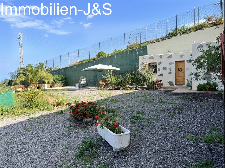 Gemütlicher Bungalow mit schönem Meerblick auf einem Grundstück von 7000 m²