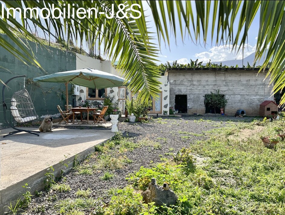 Gemütlicher Bungalow mit schönem Meerblick auf einem Grundstück von 7000 m²