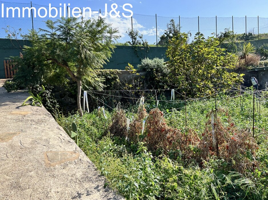 Gemütlicher Bungalow mit schönem Meerblick auf einem Grundstück von 7000 m²