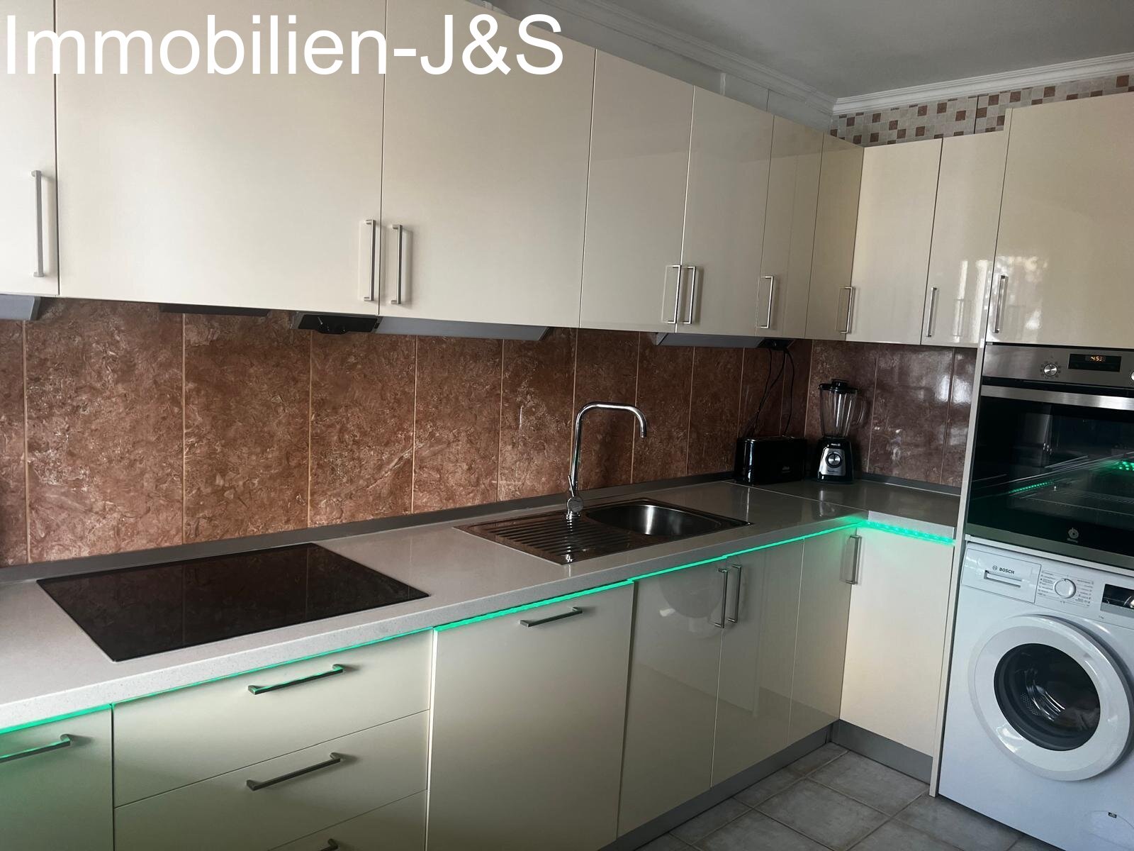 Schickes Duplex mit 3 Schlafzimmern und Stellplatz in Costa de Silencio