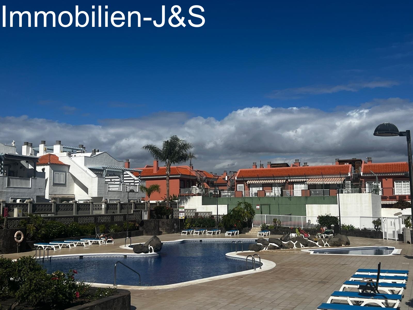 Schickes Duplex mit 3 Schlafzimmern und Stellplatz in Costa de Silencio