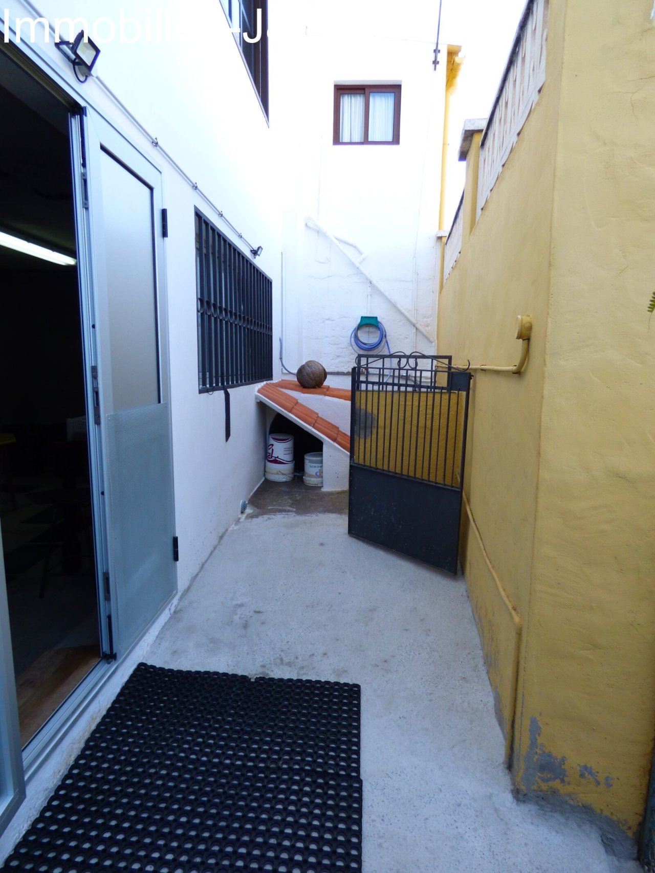 Hinter dem Haus Hinter dem Haus