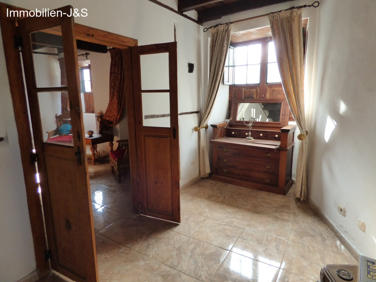 Extraordinary Canarian town house in the north of Tenerife with outbuildings