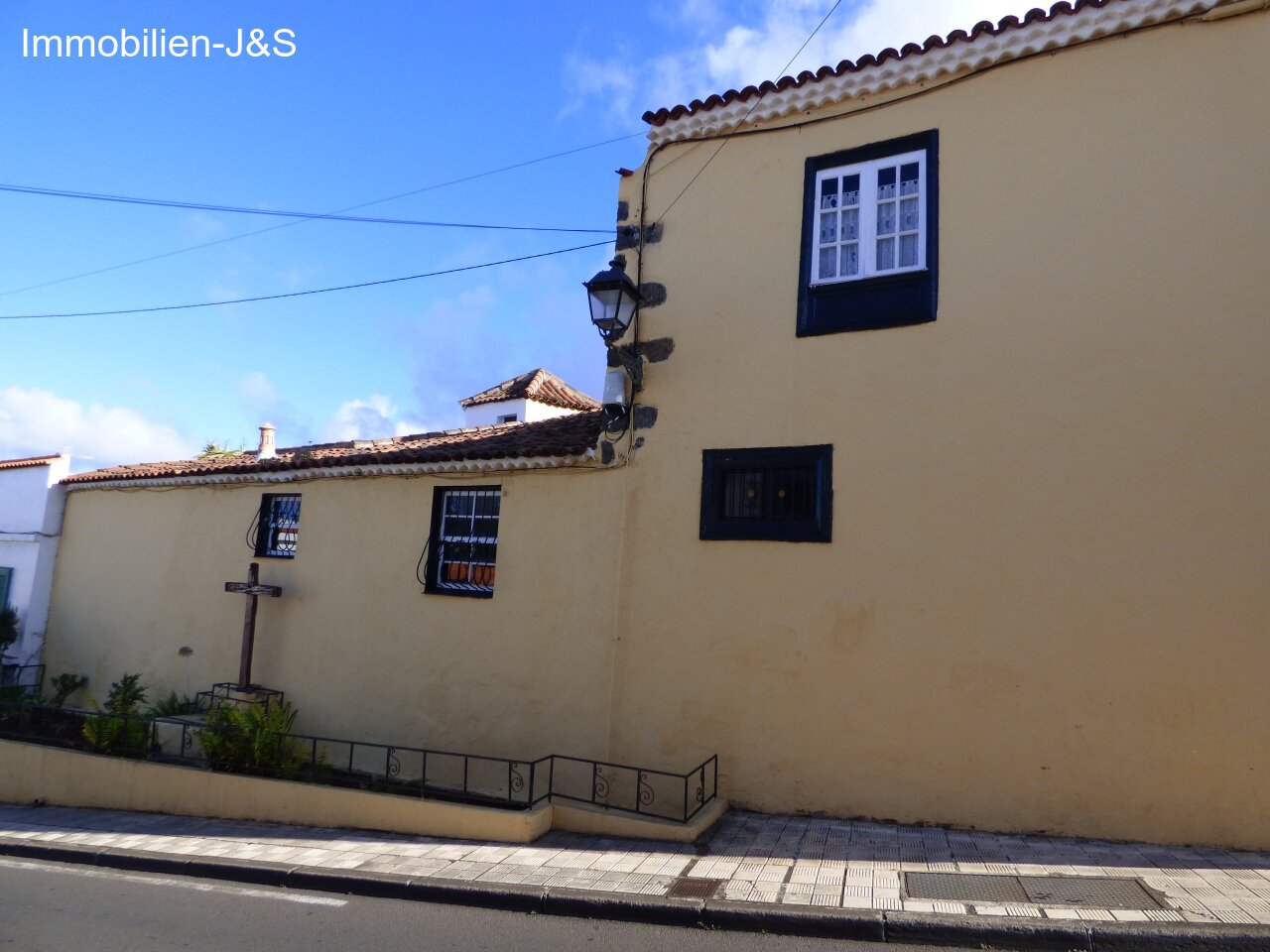 Extraordinary Canarian town house in the north of Tenerife with outbuildings