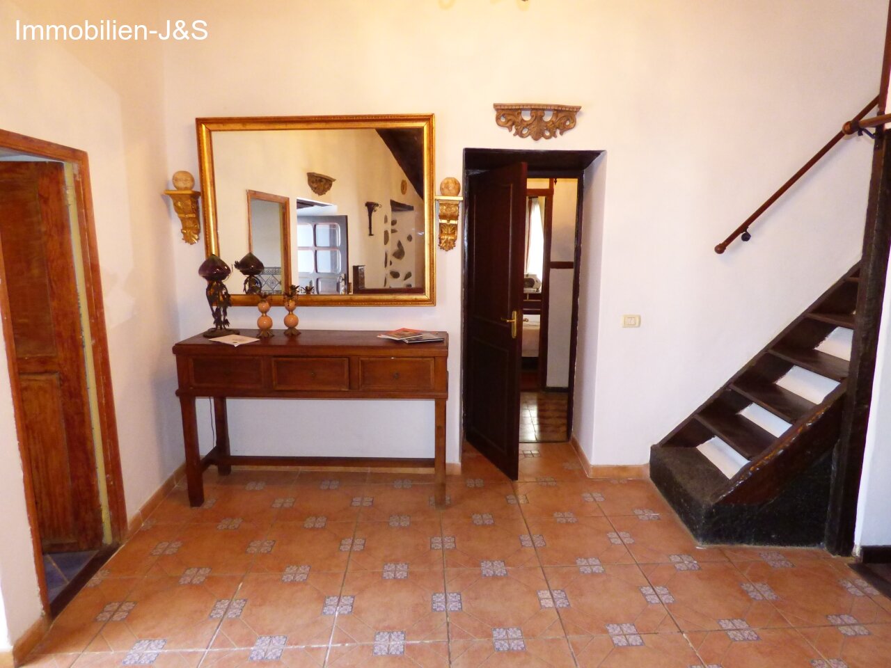 Extraordinary Canarian town house in the north of Tenerife with outbuildings