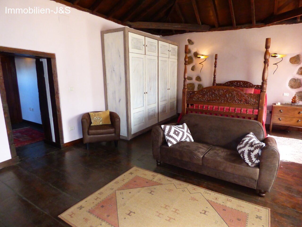 Extraordinary Canarian town house in the north of Tenerife with outbuildings