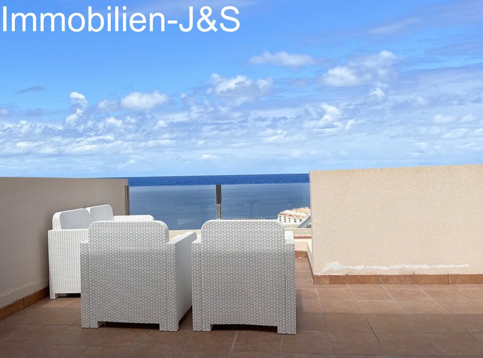 Cozy townhouse for sale on the southwest coast of Tenerife, in the beautiful tourist area of Puerto de Santiago.
