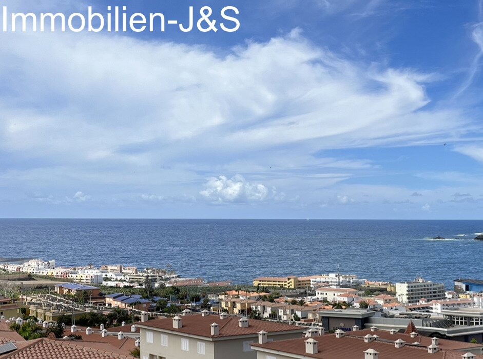 Cozy townhouse for sale on the southwest coast of Tenerife, in the beautiful tourist area of Puerto de Santiago.