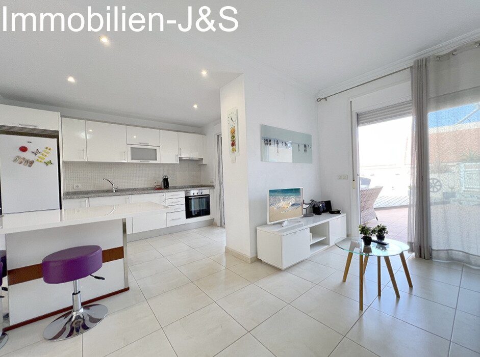 Cozy townhouse for sale on the southwest coast of Tenerife, in the beautiful tourist area of Puerto de Santiago.