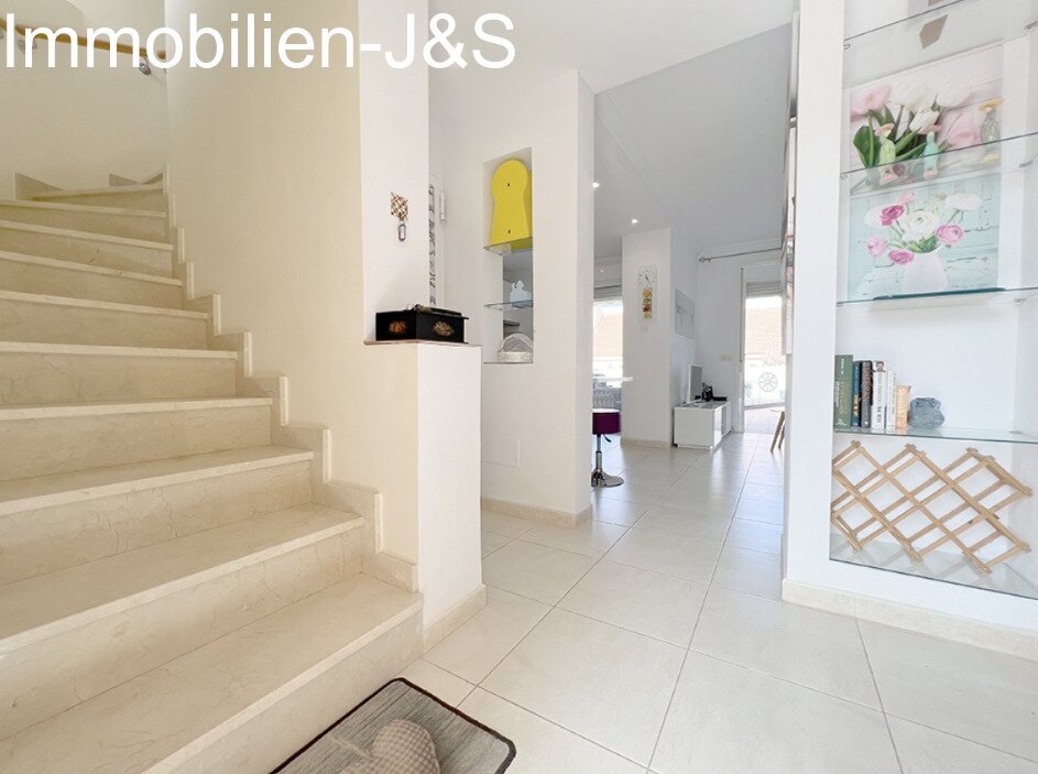 Cozy townhouse for sale on the southwest coast of Tenerife, in the beautiful tourist area of Puerto de Santiago.