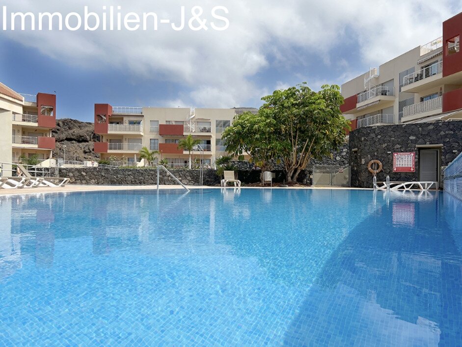 Cozy townhouse for sale on the southwest coast of Tenerife, in the beautiful tourist area of Puerto de Santiago.