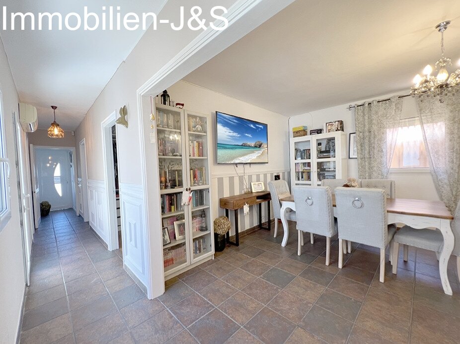 Hallway-dining area