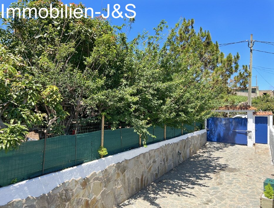 View of gate and driveway